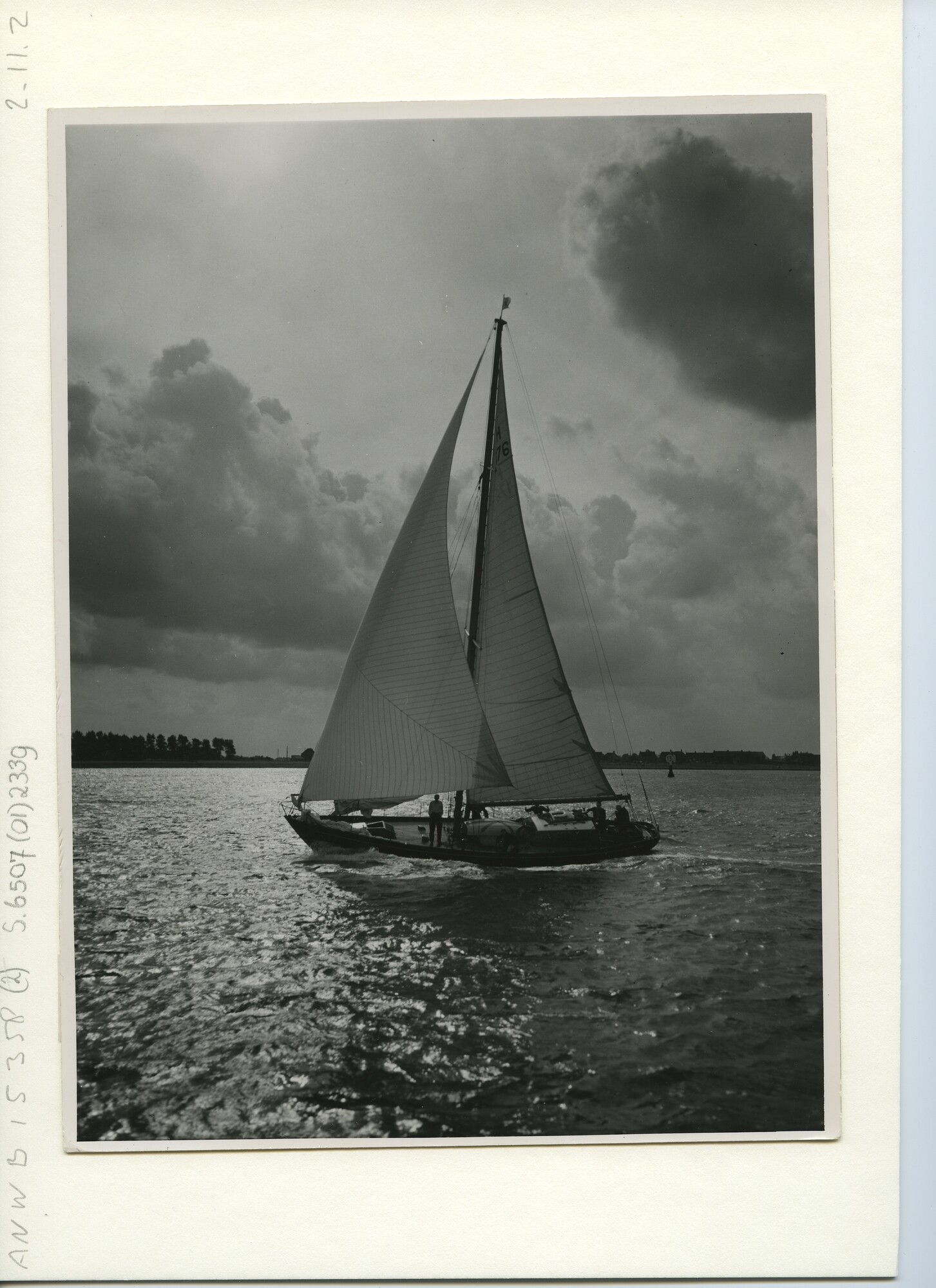 S.6507(01)2339; R.O.R.C. (Nederland) jacht Grote Beer, zeilnummer H 176, op ruim water; foto