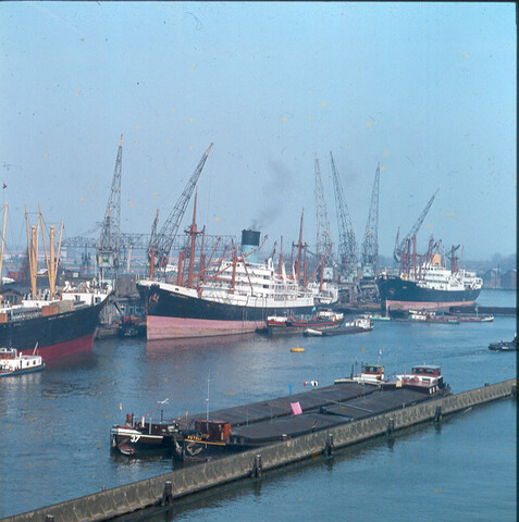 S.9100(7936); Havengezicht te Amsterdam (Borneokade); diapositief