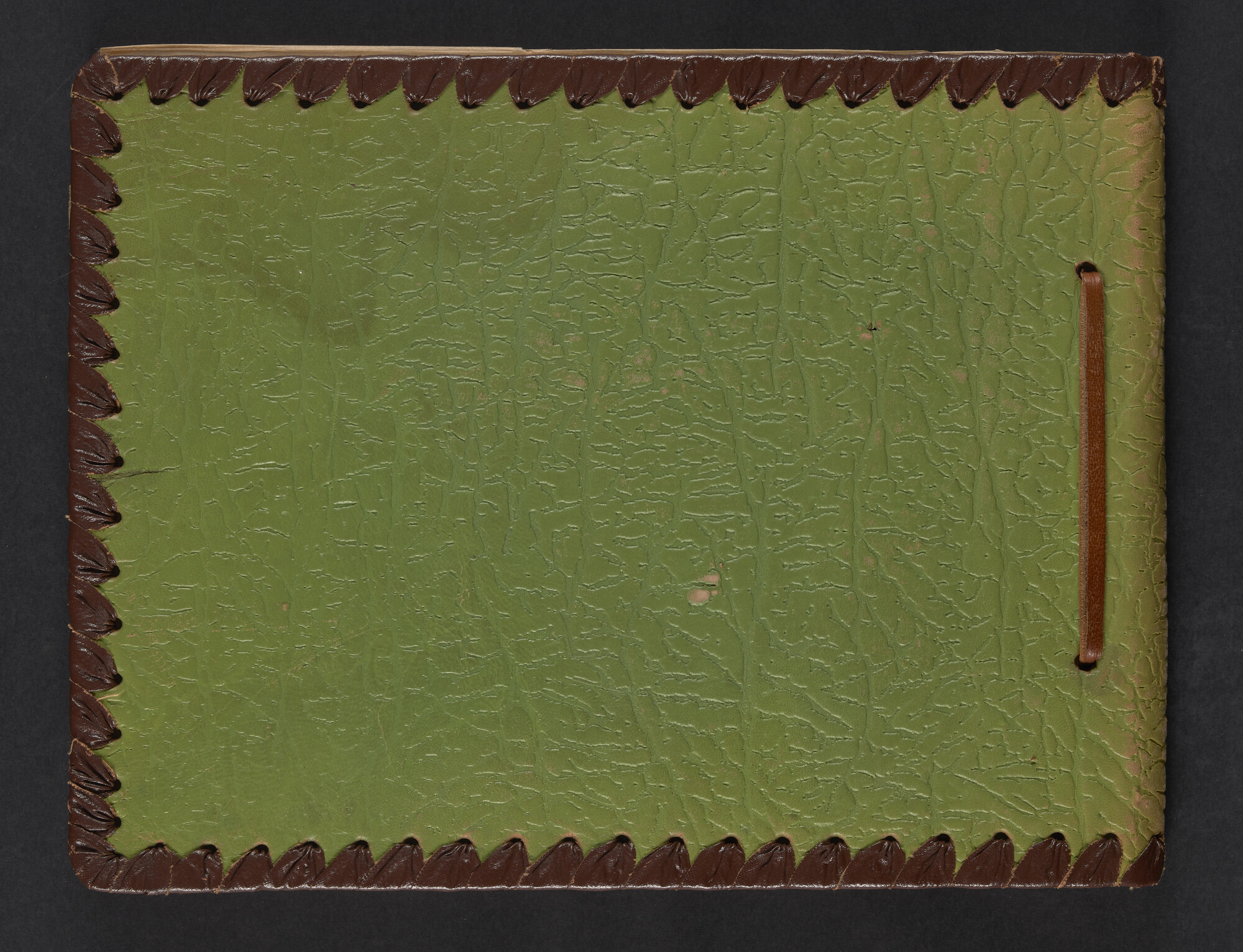 2019.0671; Fotoalbum van het echtpaar Jan van der Meer Mohr en Johanna van der Meer Mohr-van Ruler van hun reis op ms. Oranje van Tandjong Priok naar Amsterdam tussen 18 december 1953 en 7 januari 1954; fotoalbum