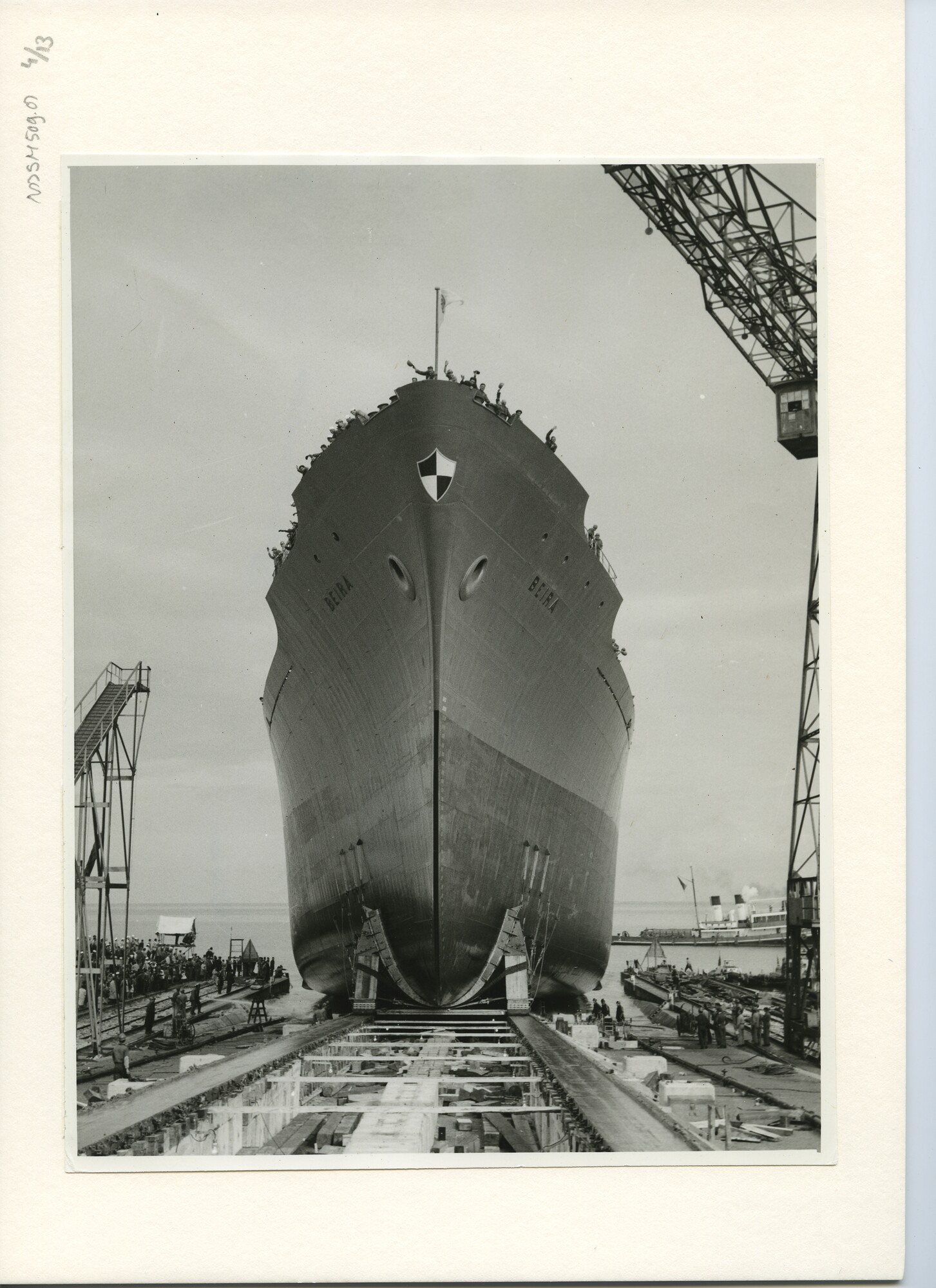 S.5444(2928)04; Foto van de tewaterlating en inzegening van het Portugese vrachtschip ms. Beira; foto