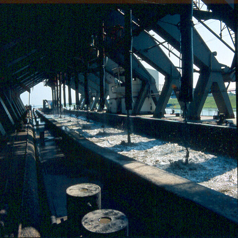 S.9100(5097); Uitbreiding (haven) IJmuiden. Dia ontziltingsponton 'Aquila'; diapositief