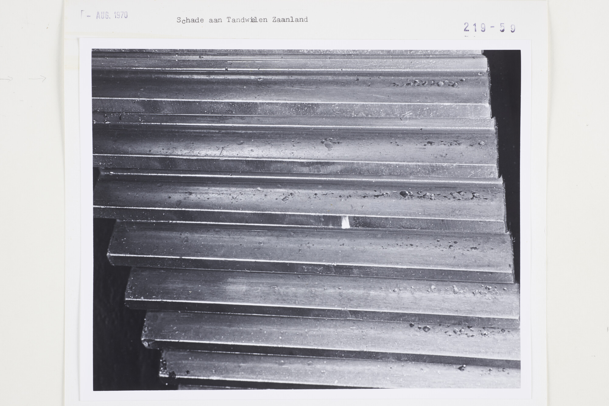 S.5444(5150)1; Foto van schade aan beschadigde tandwielen van ms. Zaanland; foto