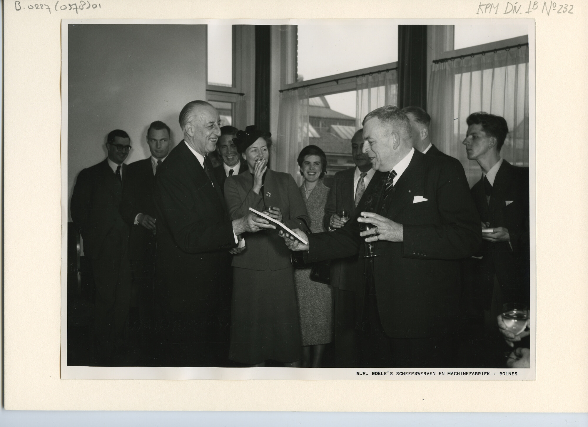 B.0227(0578)01; Foto van de tewaterlating van ms. Van Waerwijck van de KPM; foto