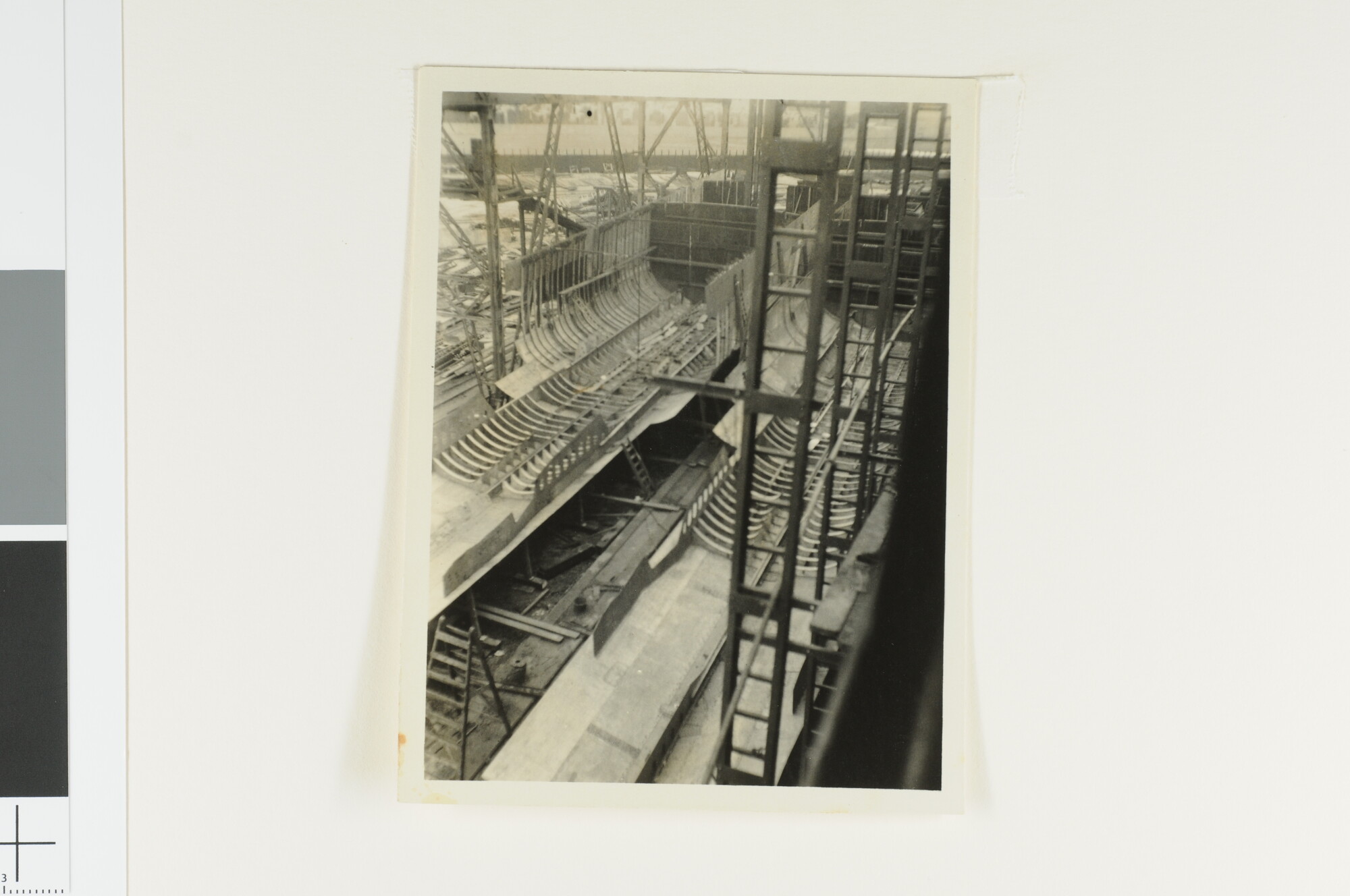 A.2867(01)036; De torpedobootjager Hr.Ms. 'Banckert' en 'Van Nes' in aanbouw bij Burgerhout's Machinefabriek en Scheepswerf te Rotterdam; foto