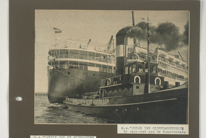 2001.1755; Omslag met vele foto's en knipsels van meest bergingsactiviteiten door Reederij v/h Gebroeders Goedkoop te Amsterdam in de periode 1929 / 1949; omslag