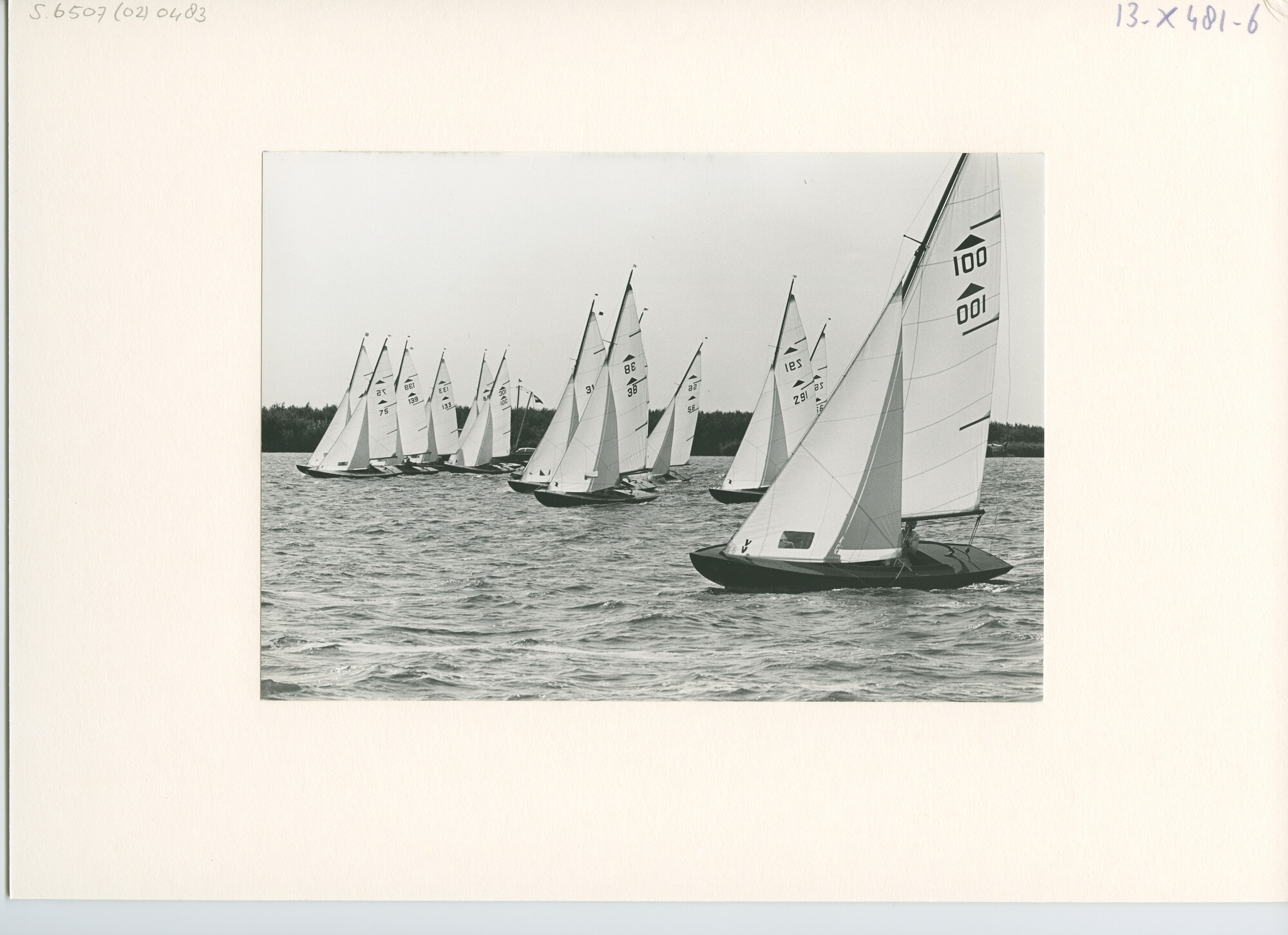 S.6507(02)0483.01; Zwart-wit foto van het Nederlands Kampioenschap Pampus 1969 op het Braassemermeer; foto