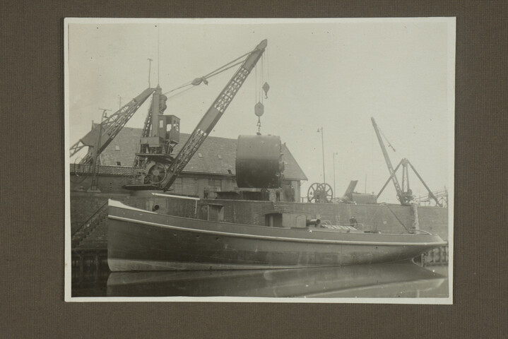 2001.1755; Omslag met vele foto's en knipsels van meest bergingsactiviteiten door Reederij v/h Gebroeders Goedkoop te Amsterdam in de periode 1929 / 1949; omslag