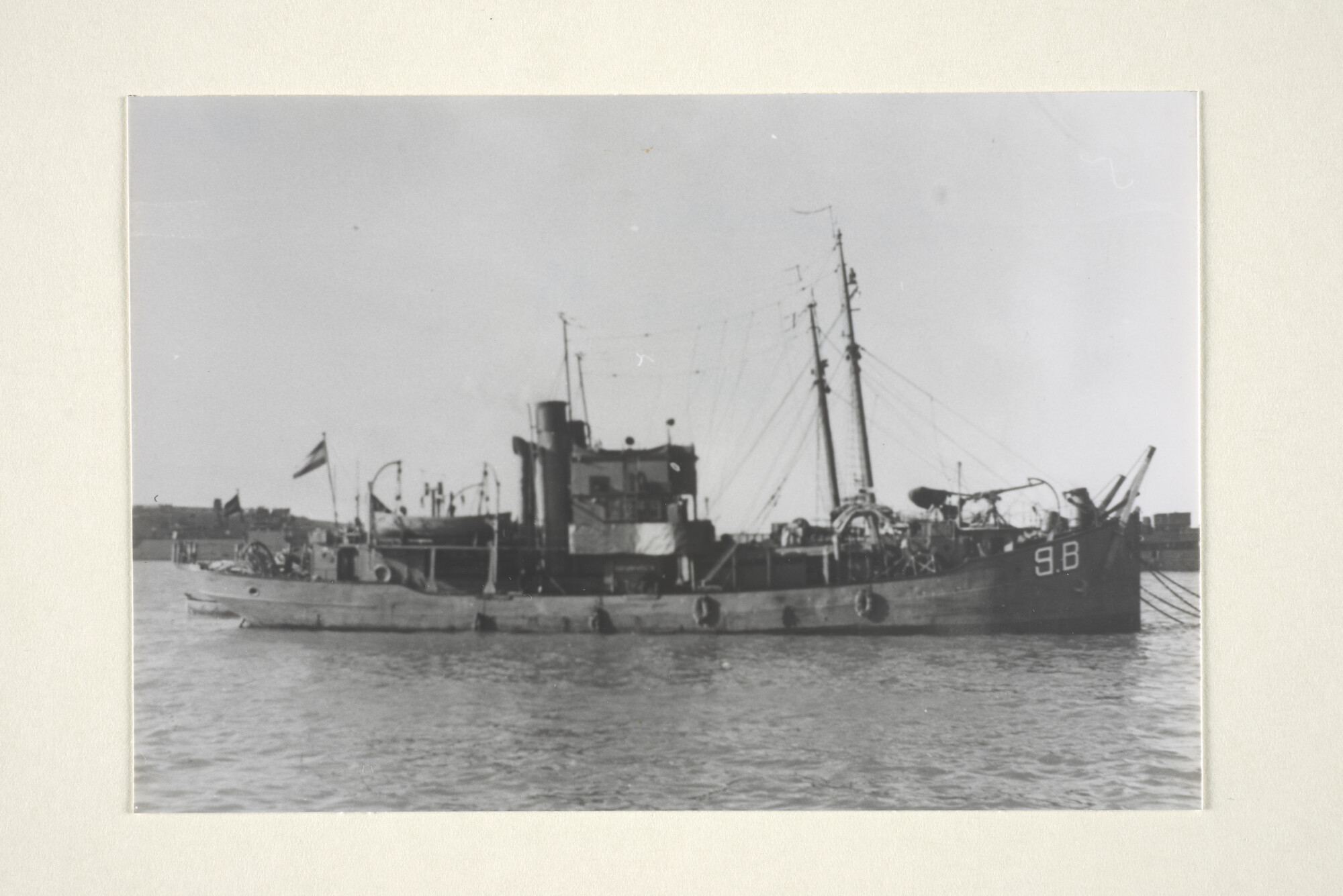 1997.1739; De stoomtrawler 'Bruinvis' ('IJM 97') van de Scheeps Exploitatie Maatschappij De Marezaten te IJmuiden [...]; foto