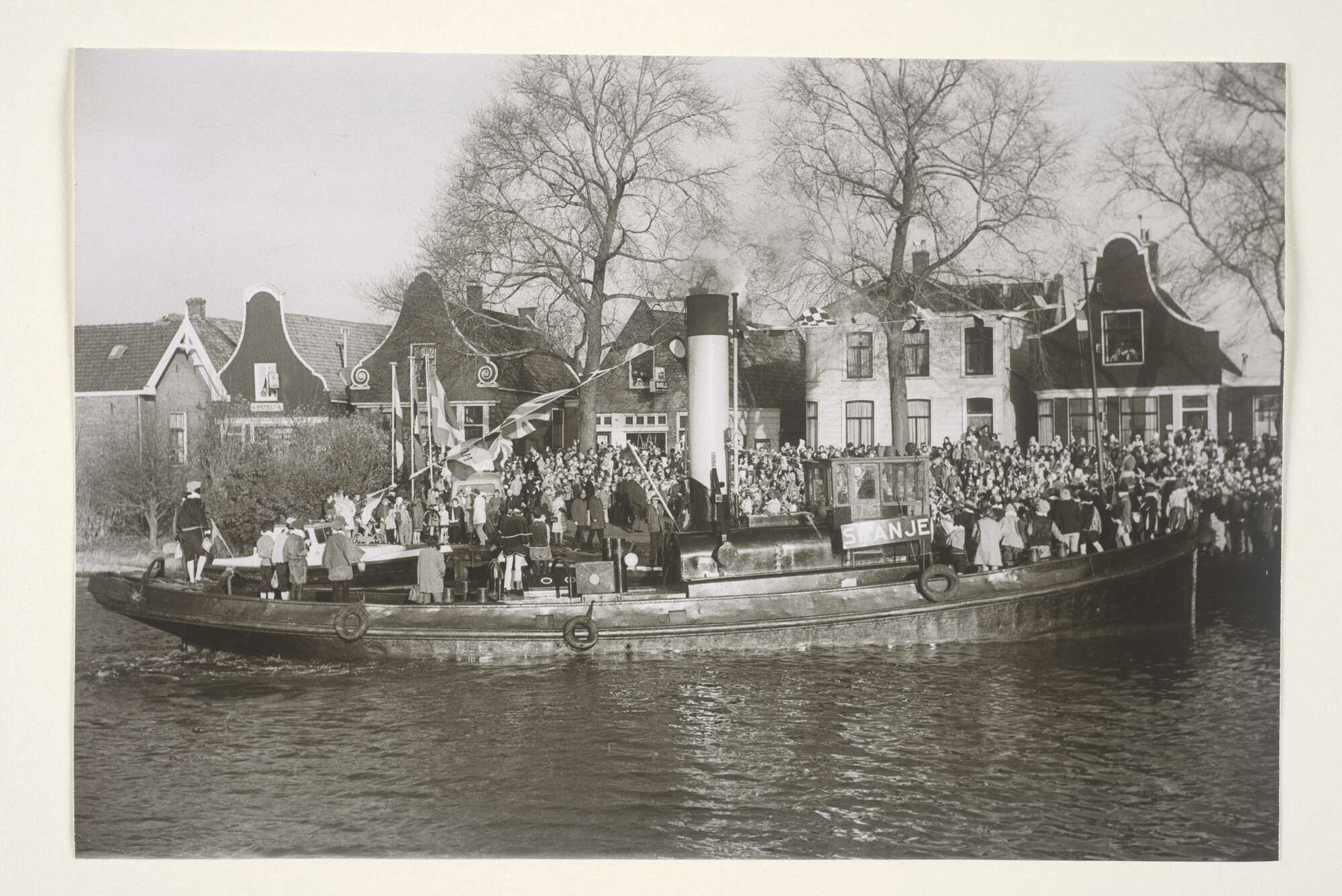2000.2611; Stoomsleepboot 'Droogdok 10' als 'Spanje' te Nieuwendam; foto