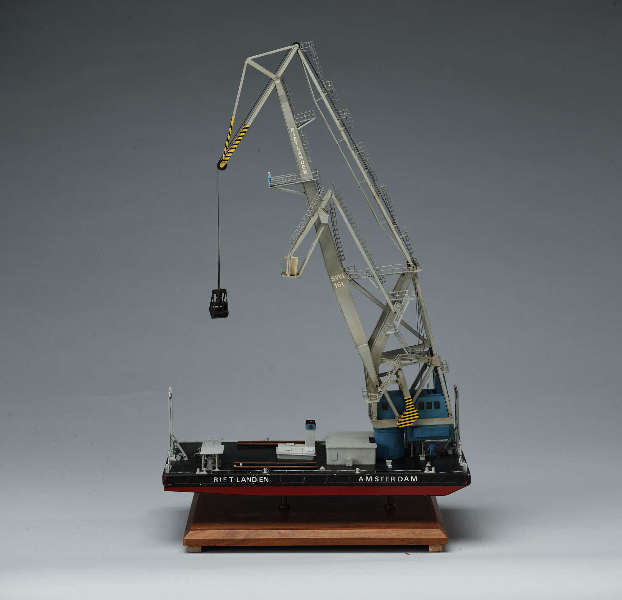 2017.0405; Model van kraanponton Havik; technisch model