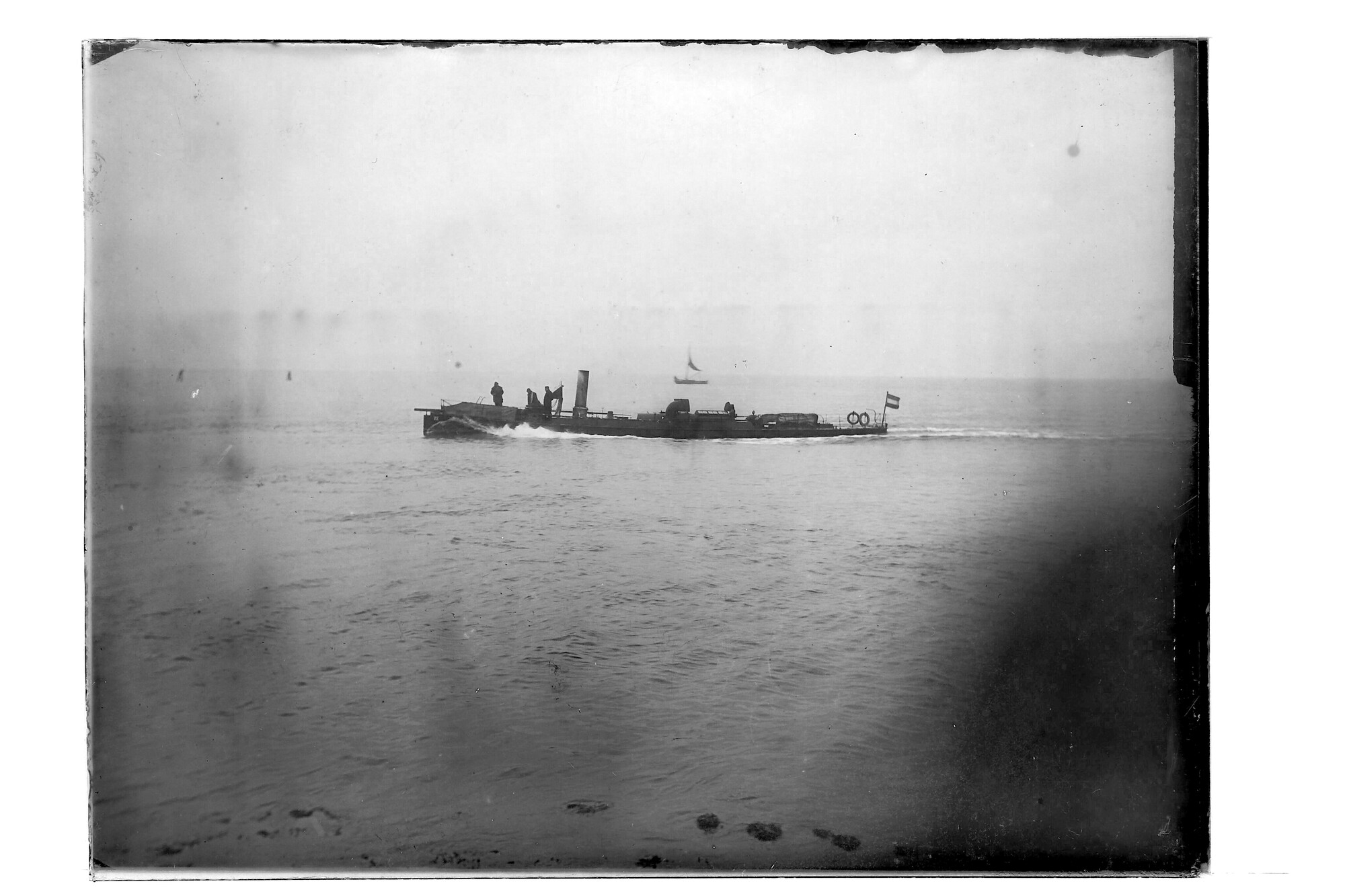S.3319(220)a; De spartorpedoboot IX de haven van het Nieuwe Diep binnenvarend; negatief