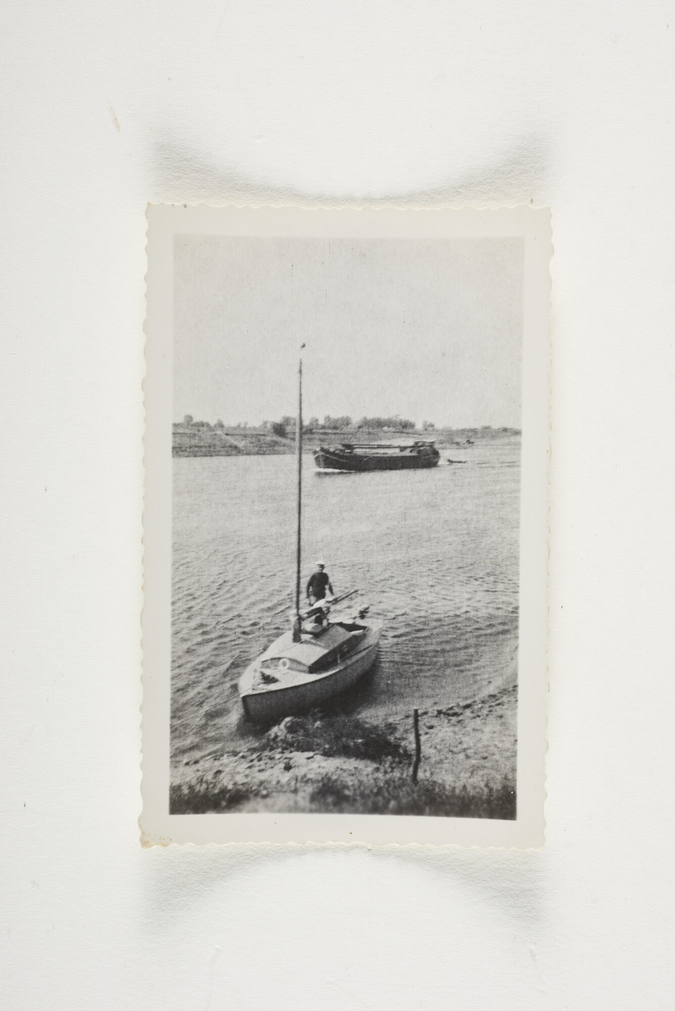 2012.1011; Zwart-wit foto van een zeilscheepje; foto