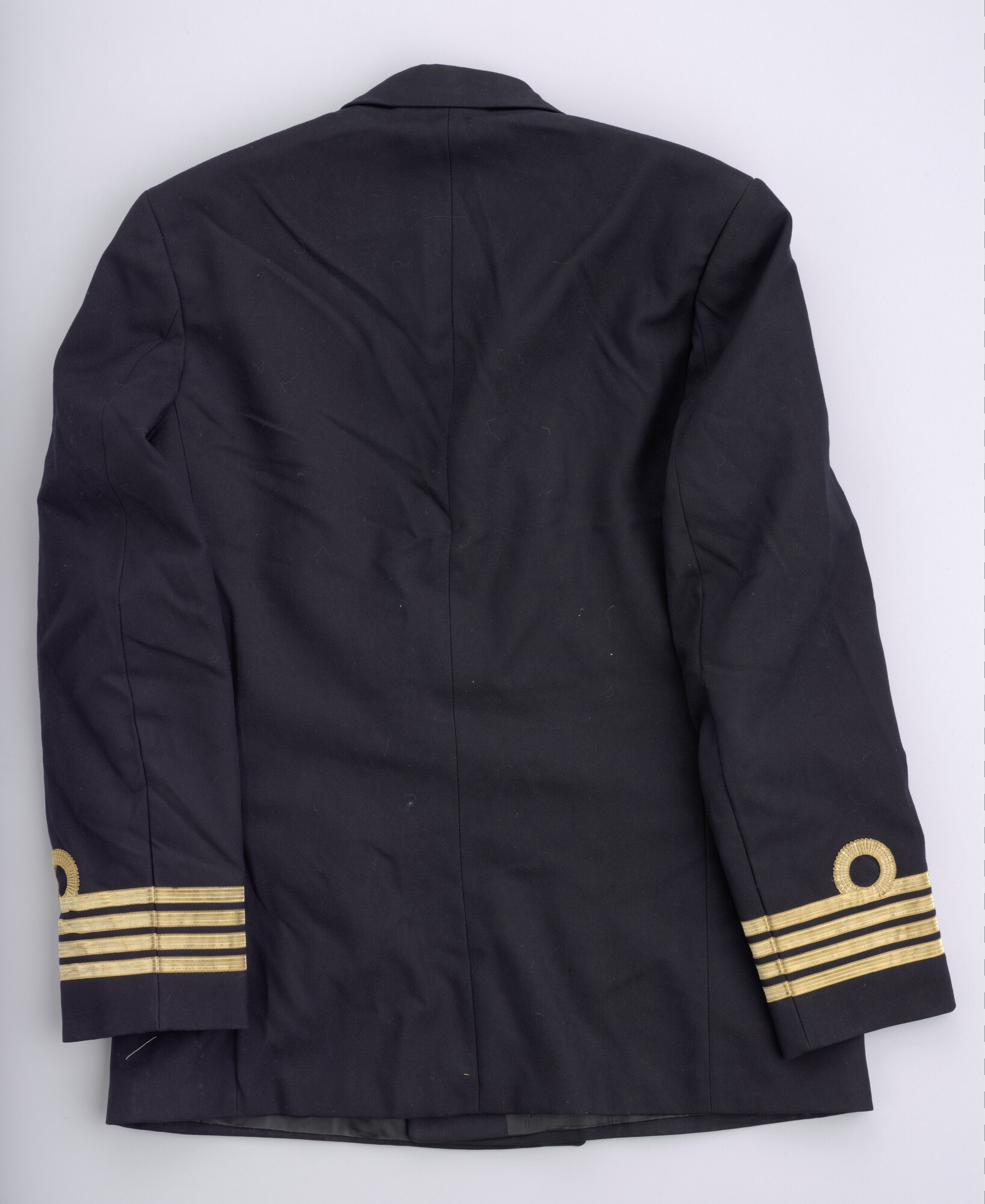 2012.1771; Uniformjas behorende tot het daags uniform van een kapitein-ter-zee van de Koninklijke Marine; uniform