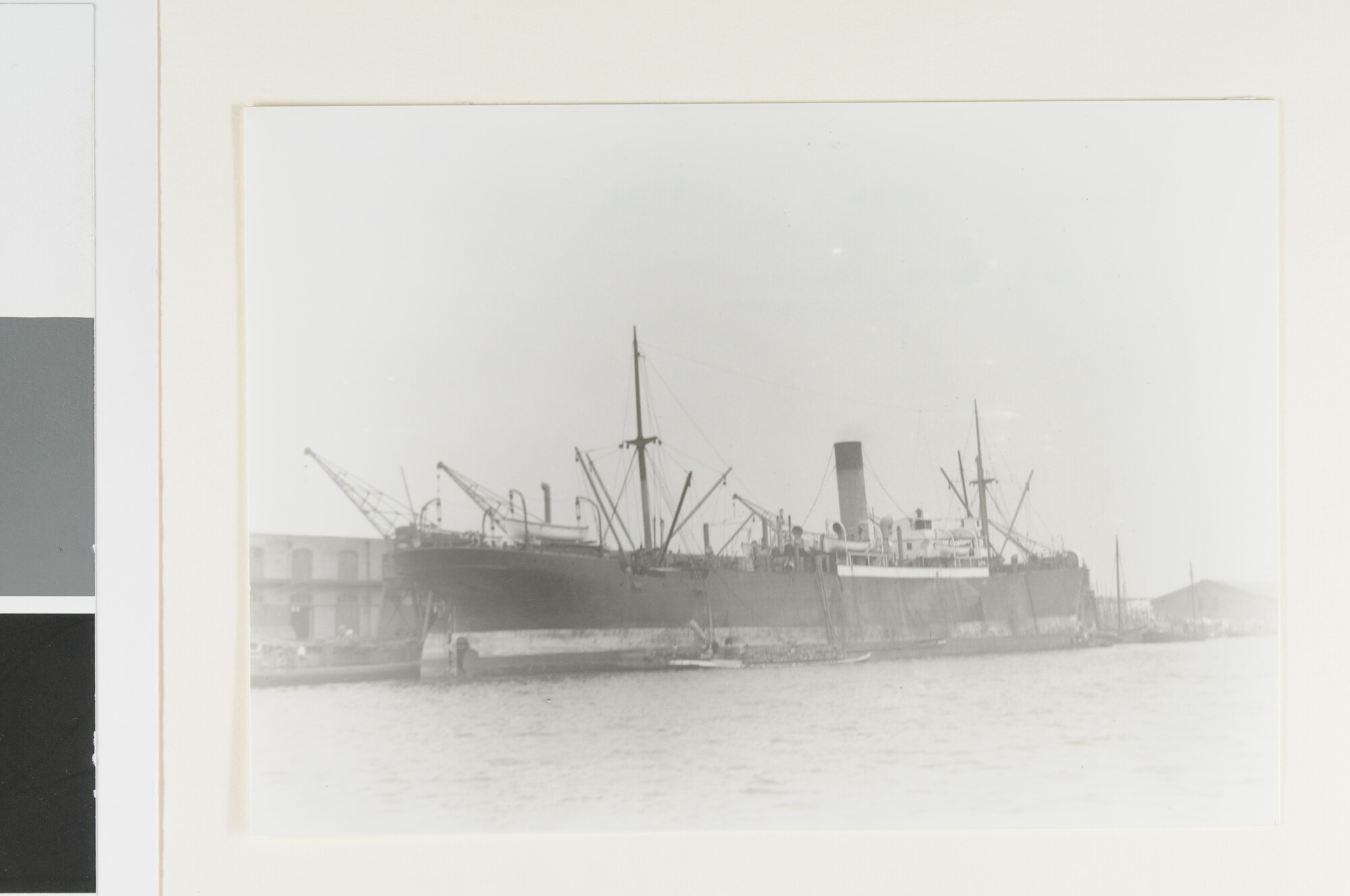 RB.0076(04); Het vrachtschip ss. 'Banda' van de SMN; foto