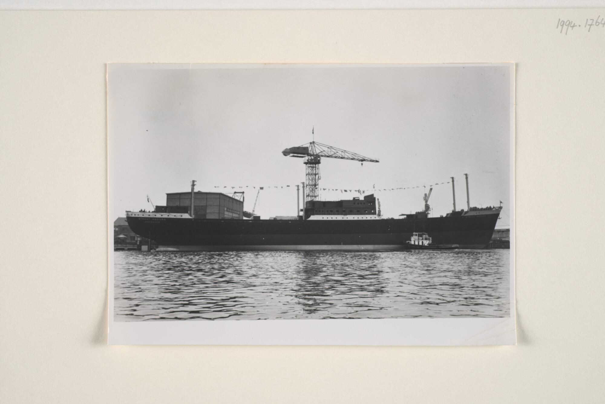 1994.1764; Foto's van de tewaterlating van ms. 'Straat Madura' van de KPM; fotoreportage