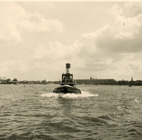 2000.5737; De havensleepboot Daniël Goedkoop van Reederij v/h Gebr. Goedkoop op het IJ [...]; foto