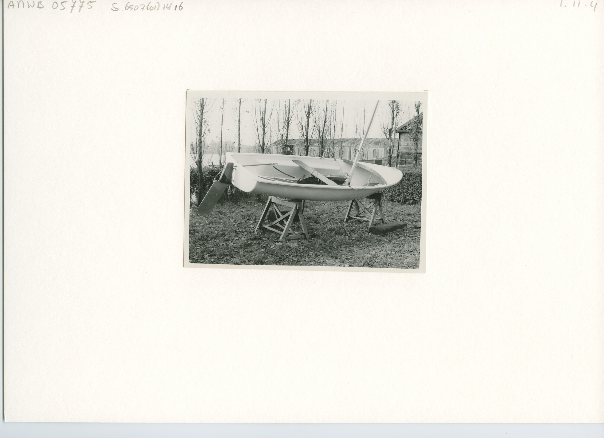 S.6507(01)1416; Stern op de kade; foto