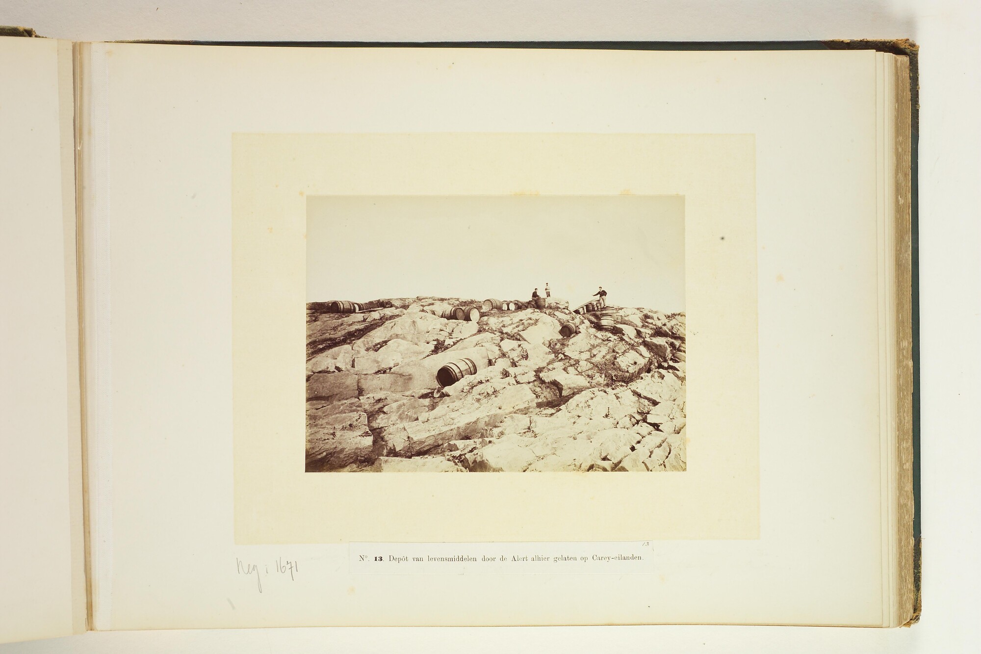 A.4325; Album met foto's van de noordpoolreis van de Pandora; fotoalbum