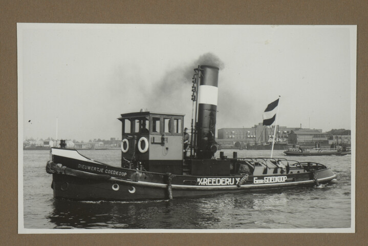 2001.1755; Omslag met vele foto's en knipsels van meest bergingsactiviteiten door Reederij v/h Gebroeders Goedkoop te Amsterdam in de periode 1929 / 1949; omslag