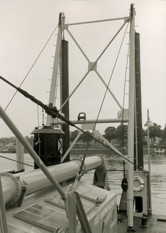 S.5219(12)0702; Foto's van de snijkopzuiger 'Nautilus' van Prins Aanneming Maatschappij uit Sliedrecht, in reparatie/verbouwing bij de ASM; fotoreportage