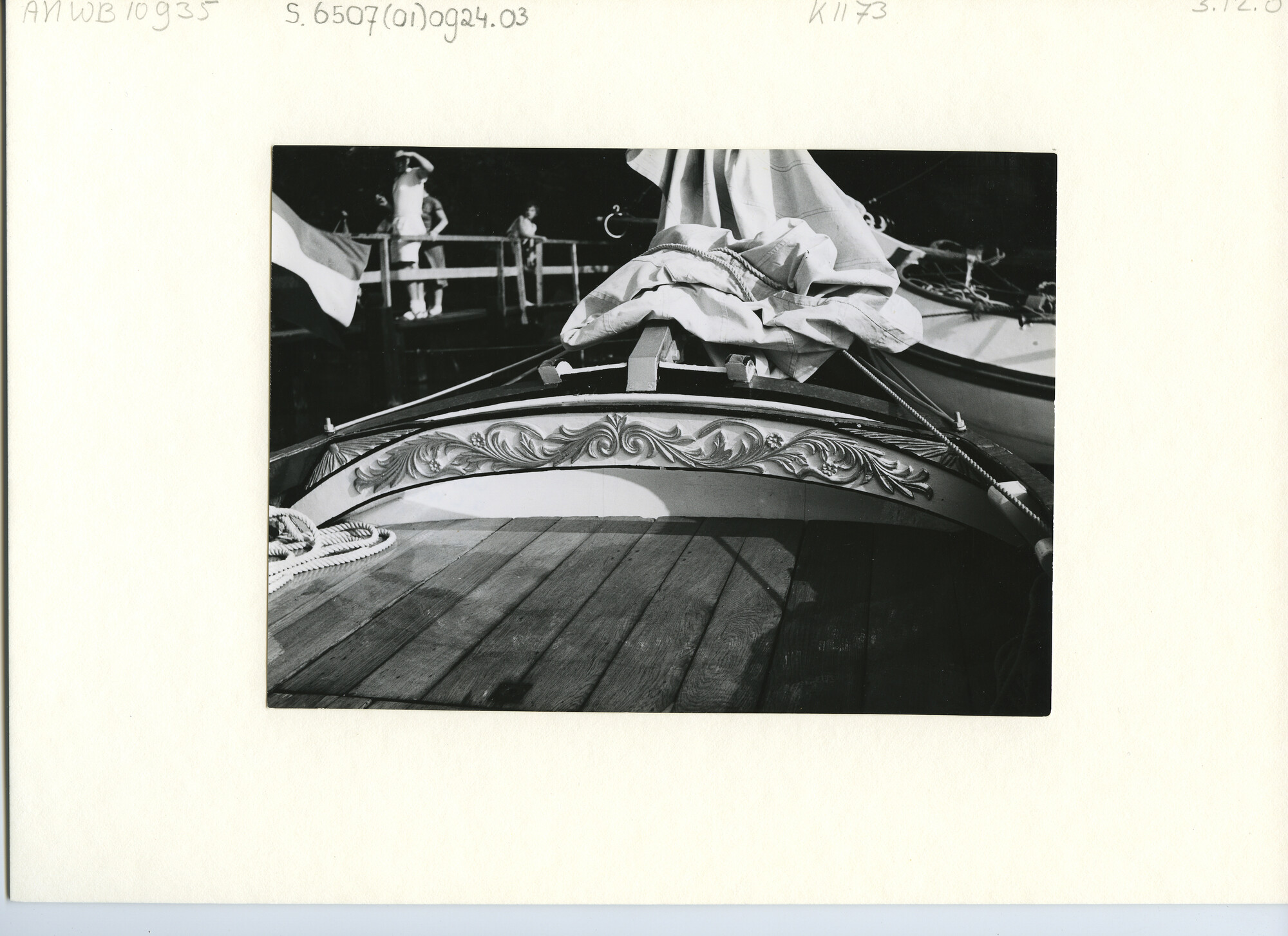 S.6507(01)0924.03; Foto van scheepssier op ronde en platbodemjachten; foto