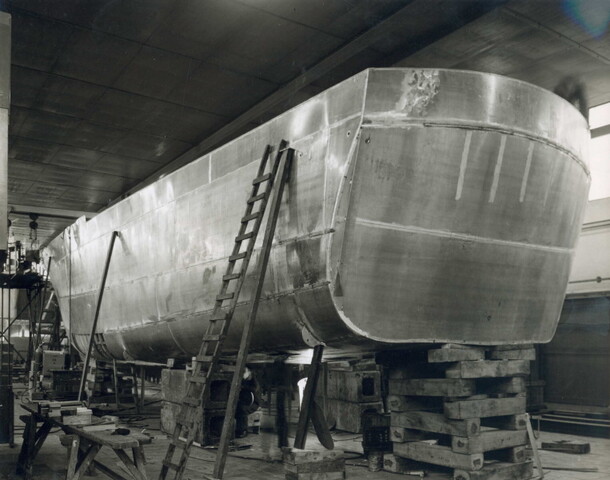 2002.0765; Bouw van het 88' aluminium motorjacht 'Kristal' of 'Helios' bij Scheepswerf De Beer; fotoreportage