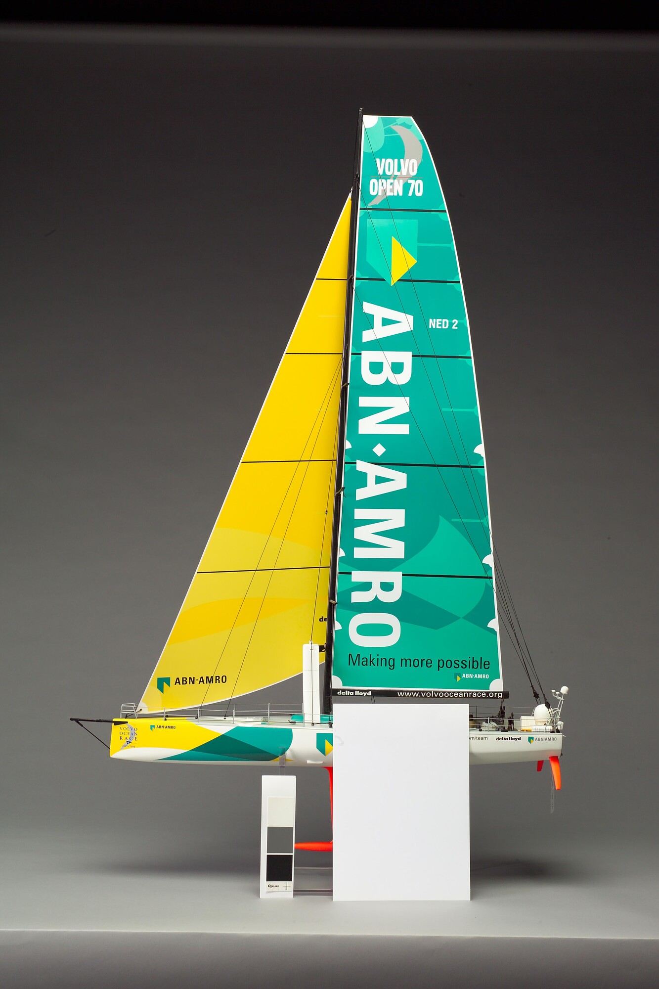 2006.0688; Model van de ABN AMRO TWO; scheepsmodel