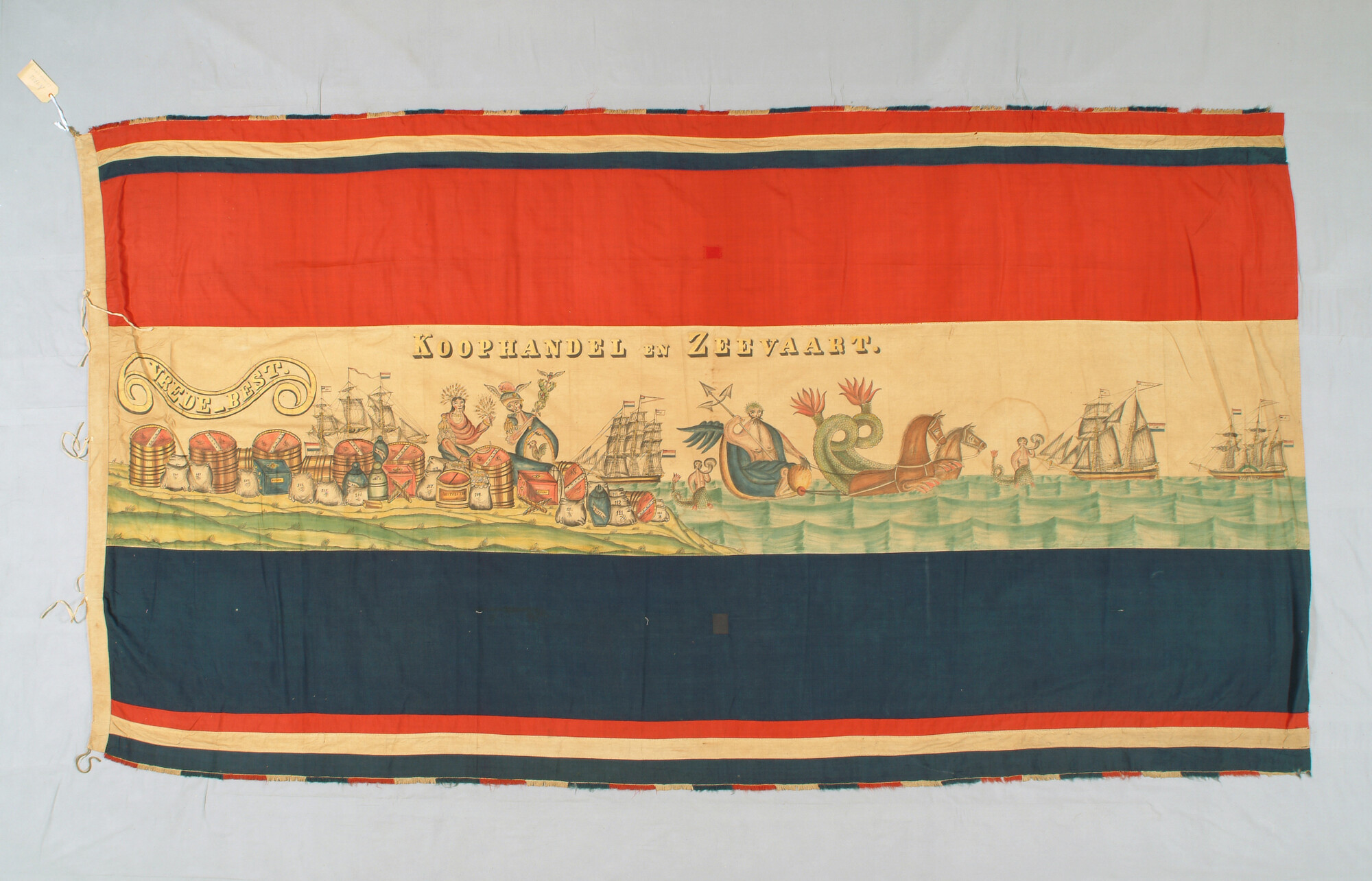 A.4782; Feestvlag met zinnebeeldige voorstelling van koophandel en zeevaart; vlag