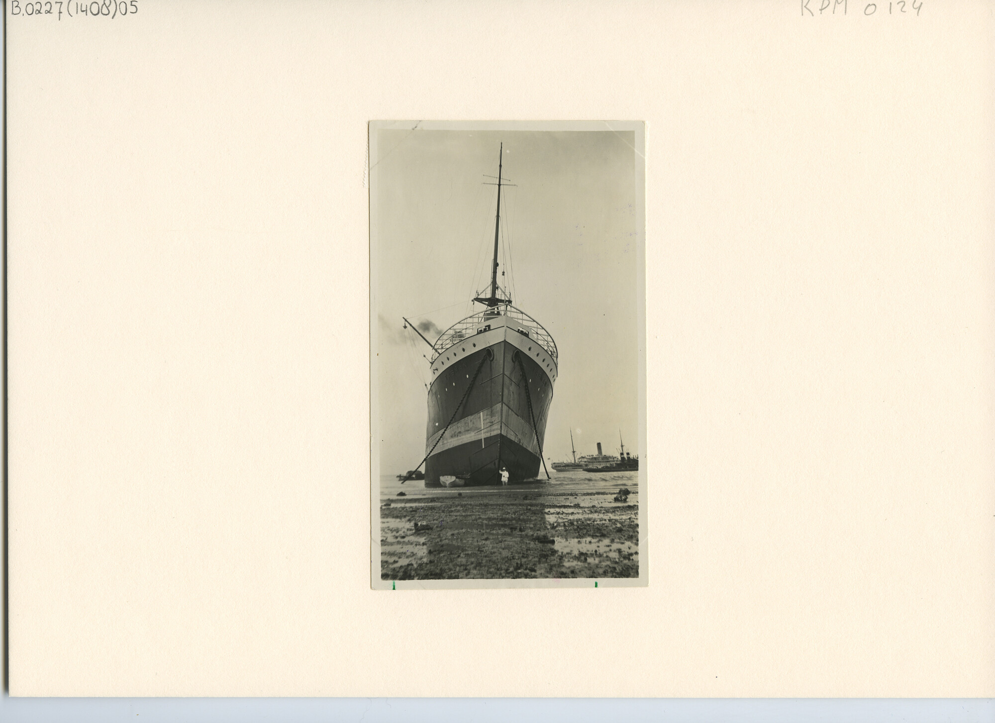 B.0227(1408)05; Foto van de berging van het passagiersschip ss. Tasman; foto