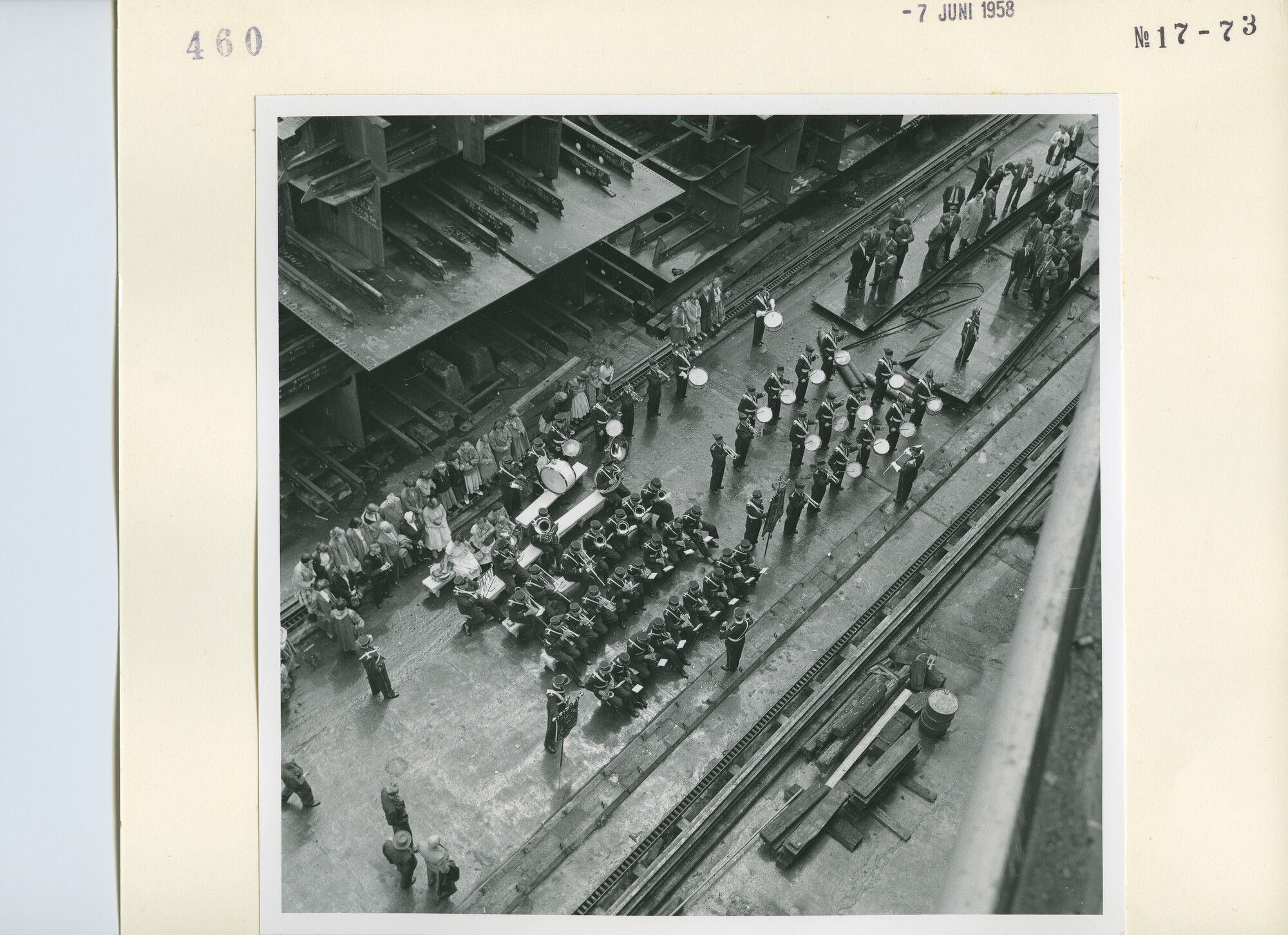 S.5444(3296)04; Foto van de tewaterlating van de tanker ss. Ragusa bij de NDSM; foto