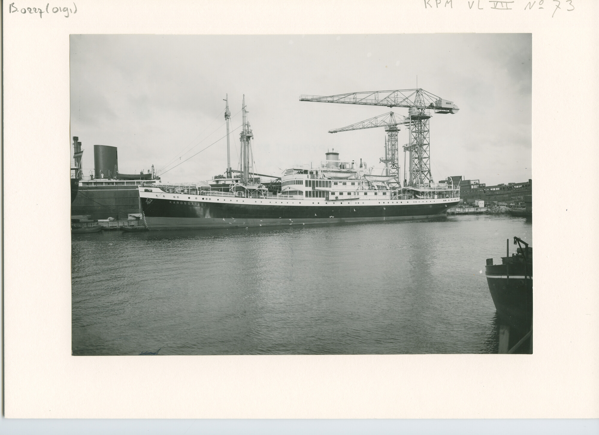 B.0227(0191); Foto van ms. Karossa aan de afbouwsteiger van de NDSM; foto