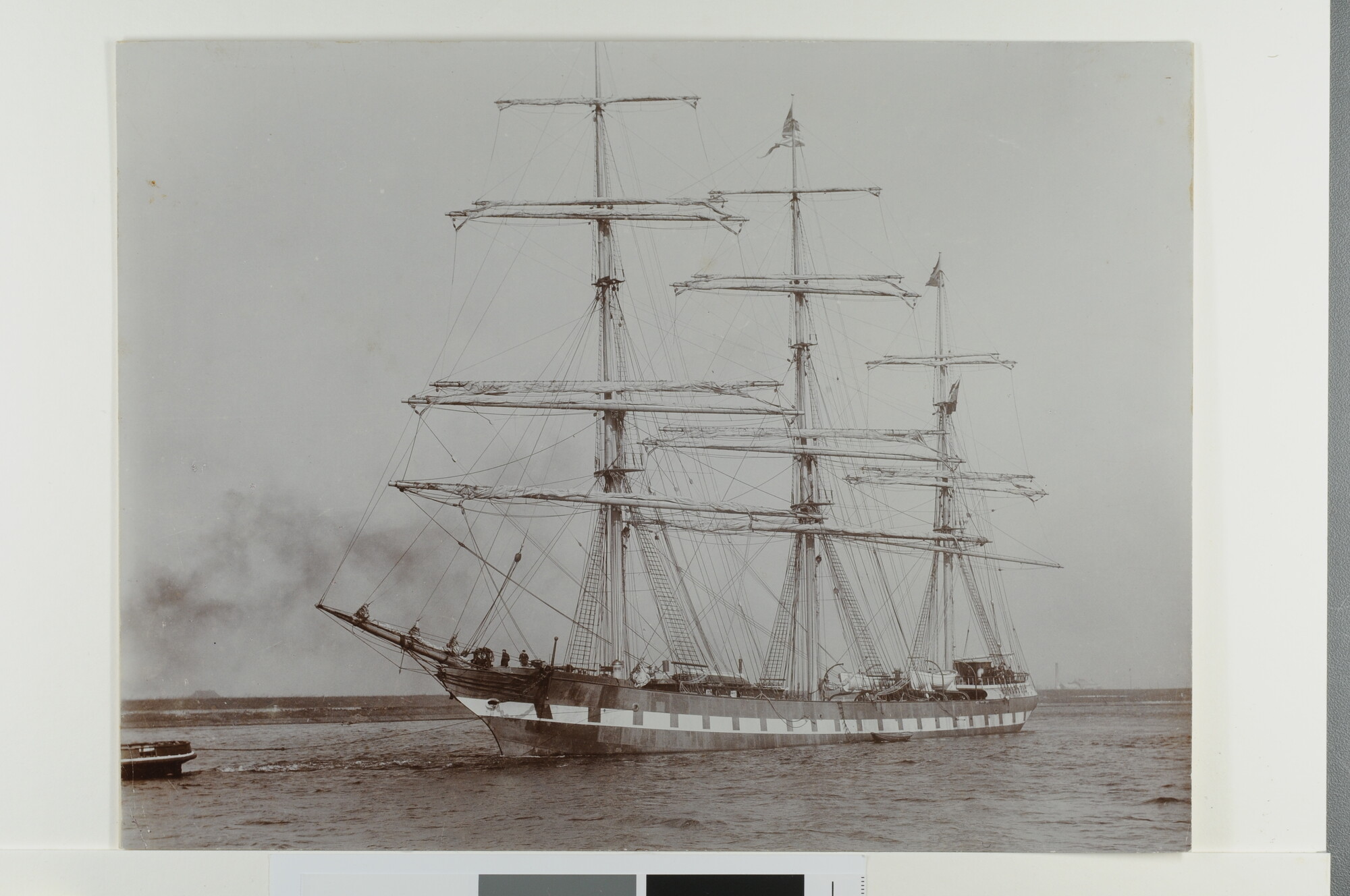 A.0246(10)a; Het koopvaardijfregat 'Nicolaas Witsen'; foto