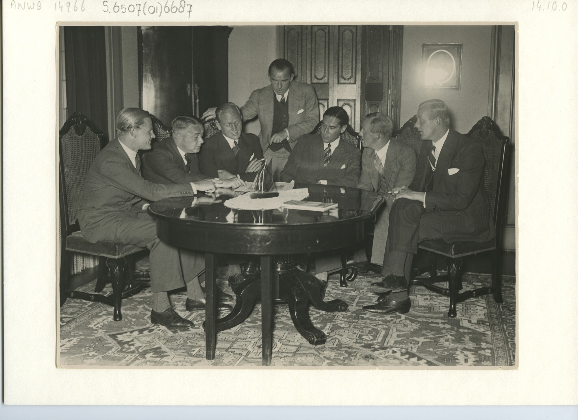 S.6507(01)6687; Foto van E. Noltjes, D.F. Punt, A.J.H. Dokkum, M.D.C. Sandberg, J.R. Camp, H.C. looman, R.W. Jonker; foto