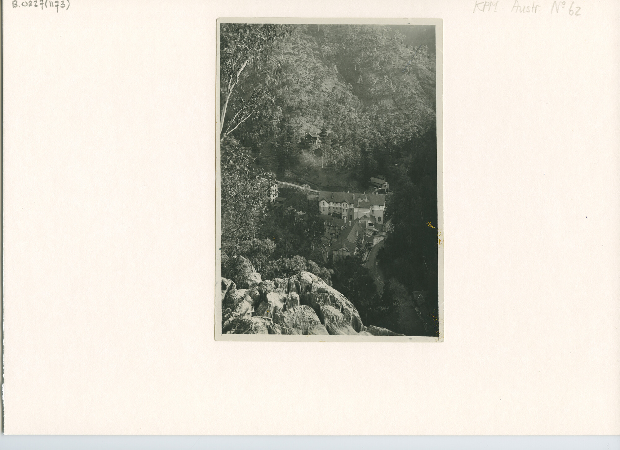 B.0227(1173); Caves House (hotel te Jenolan, Blue Mountains, Australië); foto