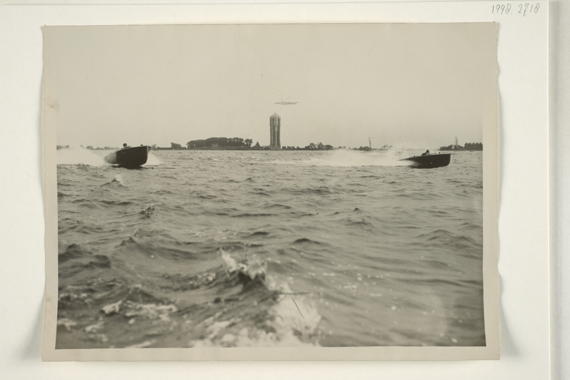 1998.2718; Internationale motorbootraces op de Westeinderplassen, 1933; foto
