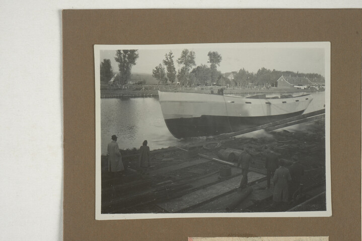 2001.1755; Omslag met vele foto's en knipsels van meest bergingsactiviteiten door Reederij v/h Gebroeders Goedkoop te Amsterdam in de periode 1929 / 1949; omslag