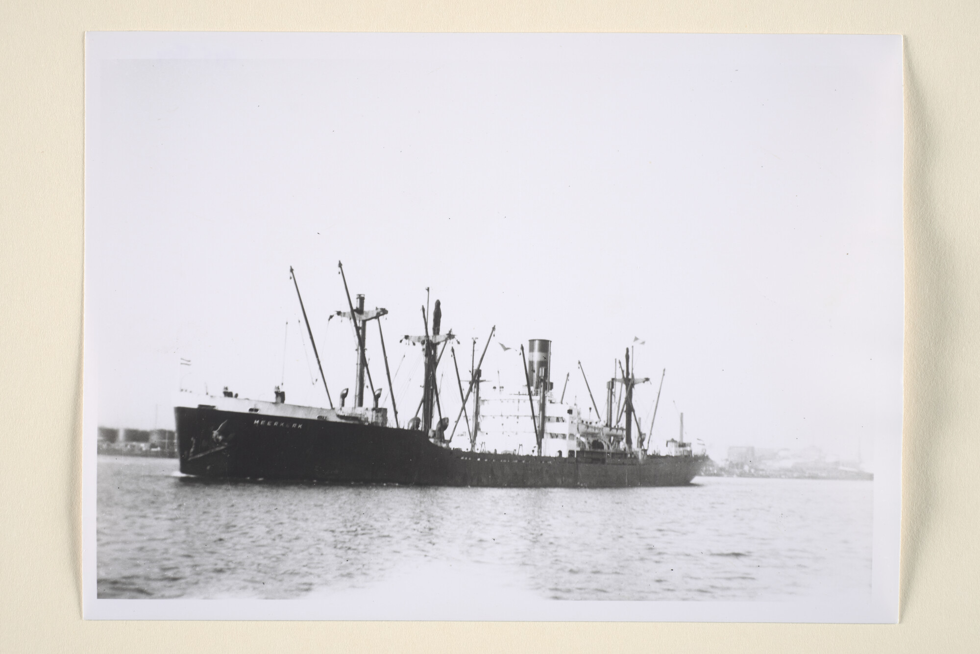 1995.5604; Het victoryschip ss. Meerkerk (ex- Central Falls Victory) van de VNS; negatief