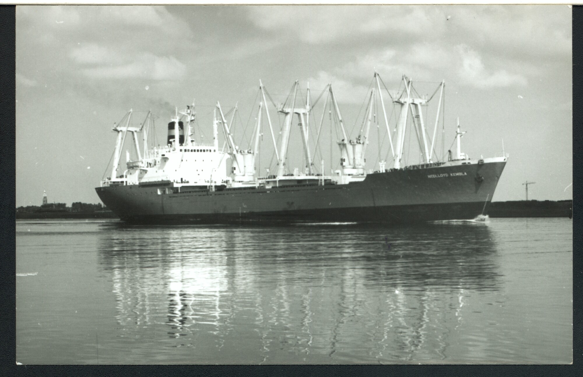 A.4743(06); Het vrachtschip ms. 'Nedlloyd Kembla' van Nedlloyd Lijnen; prentbriefkaart