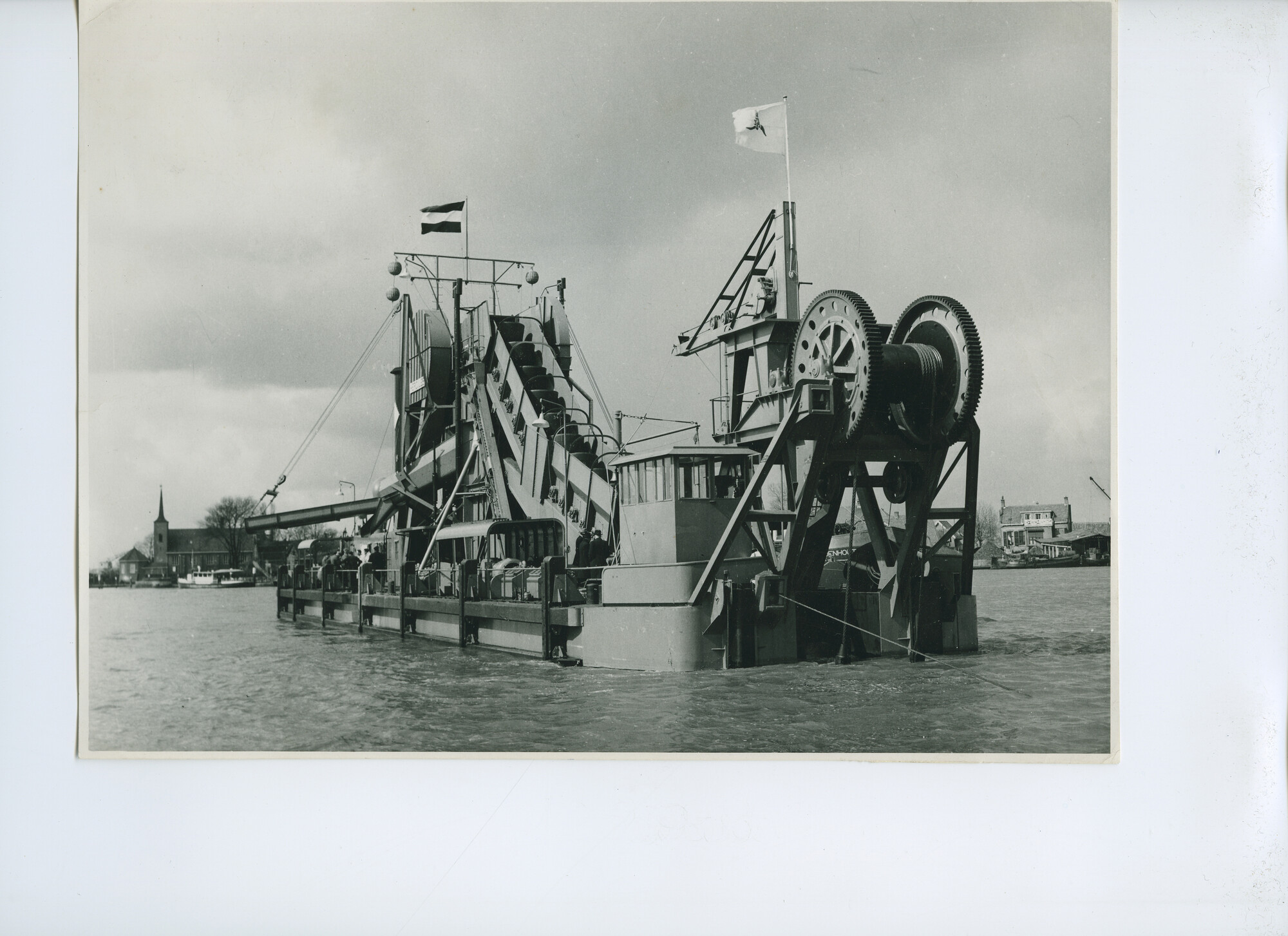 S.5621(01)0893; Foto van emmerbaggermolen Hercules, bouwjaar 1951 gebouwd bij L. Smit & Zn.; foto