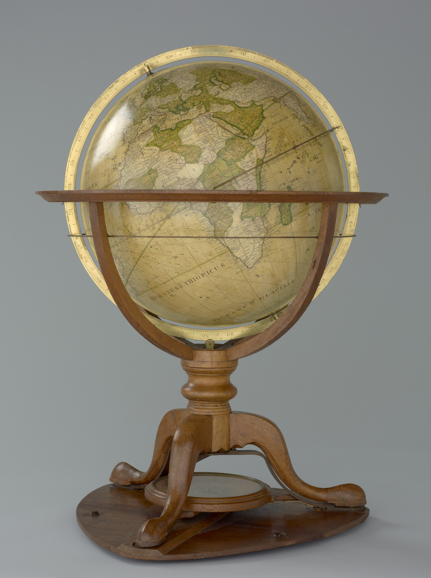 A.3372(01); Aardglobe van 46 cm. in doorsnede door George Adams, 1766; globe