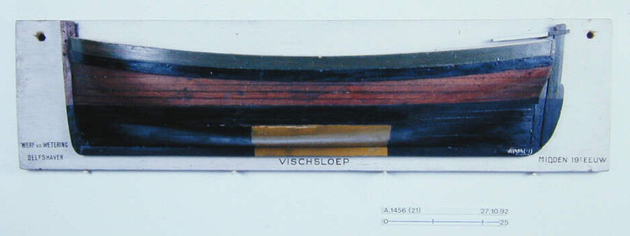 A.1456(21); Halfmodel van een vissloep; scheepsmodel