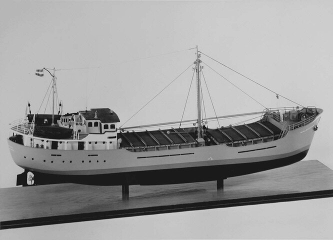 S.6633; Model van de coaster ms. Walcheren; scheepsmodel