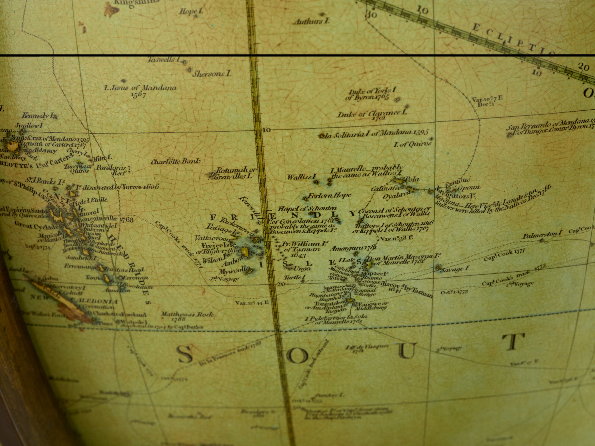 A.0145(025)14; Aardglobe van 53,5 cm. in doorsnede door John en William Cary, 1815, in de verbeterde uitgave van 1819; globe