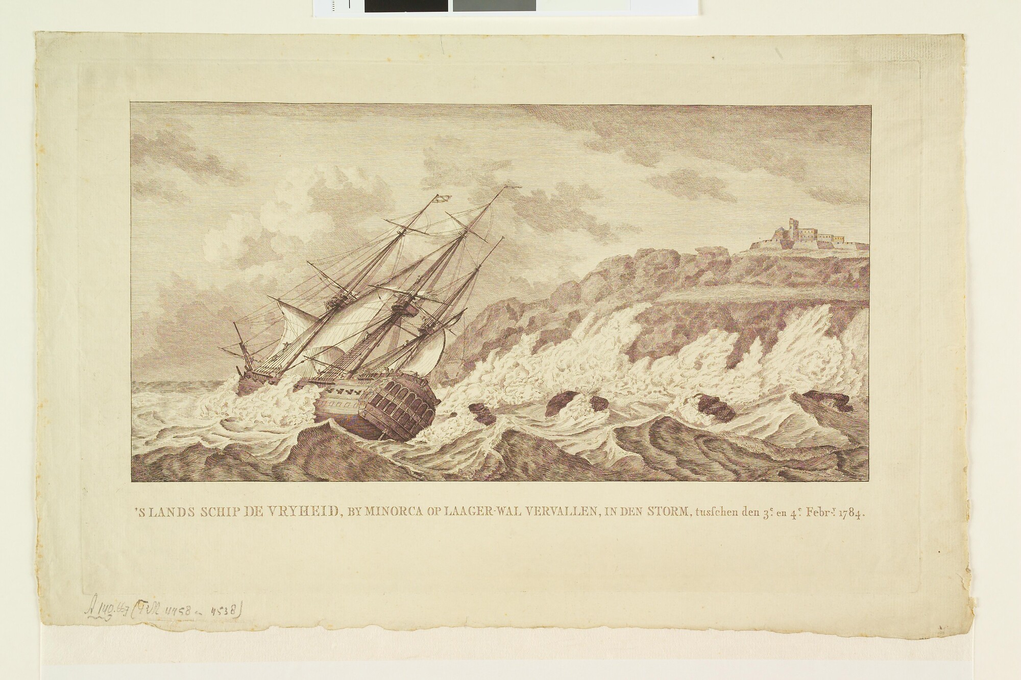 A.0149(0667); Het oorlogsschip 'Vrijheid' aan lager wal bij Minorca, 1784; prent
