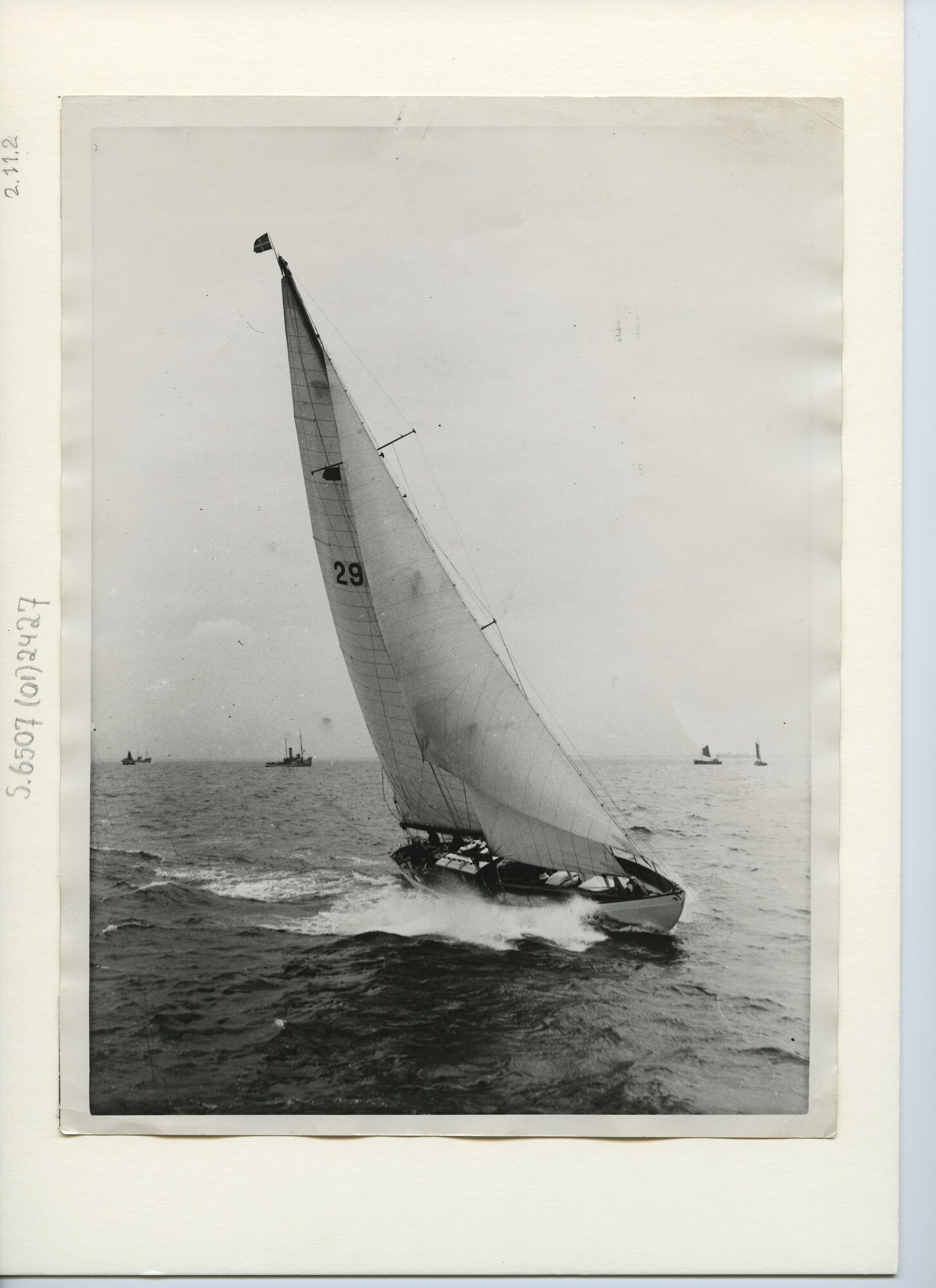 S.6507(01)2427; R.O.R.C. (Nederland) jacht Atlanta hoog aan de wind op zee voor Hoek van Holland; foto