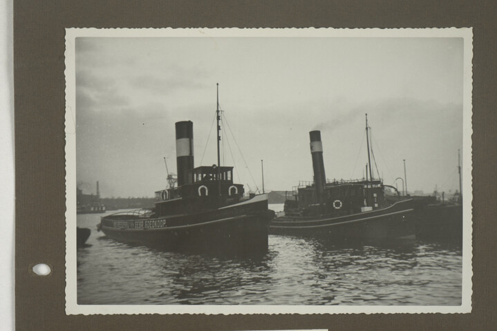 2001.1755; Omslag met vele foto's en knipsels van meest bergingsactiviteiten door Reederij v/h Gebroeders Goedkoop te Amsterdam in de periode 1929 / 1949; omslag