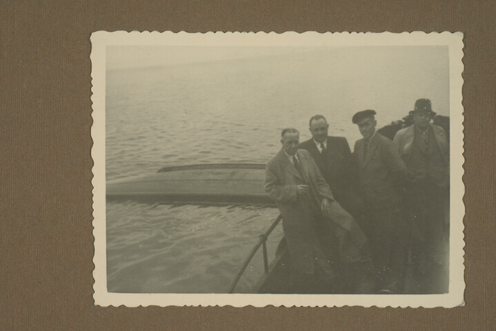 2001.1755; Omslag met vele foto's en knipsels van meest bergingsactiviteiten door Reederij v/h Gebroeders Goedkoop te Amsterdam in de periode 1929 / 1949; omslag