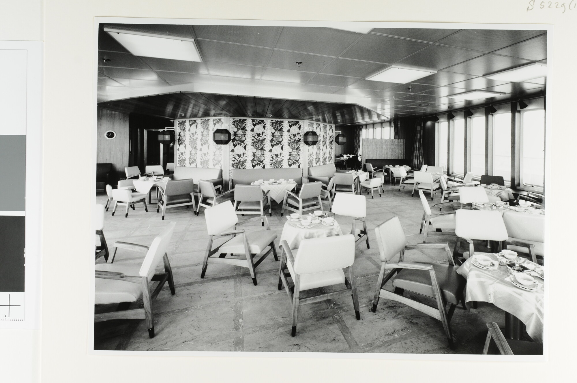 S.5229(01); Interieurfoto's genomen aan boord van ms. 'Willem Ruys' van de Koninklijke Rotterdamsche Lloyd [...]; fotoreportage
