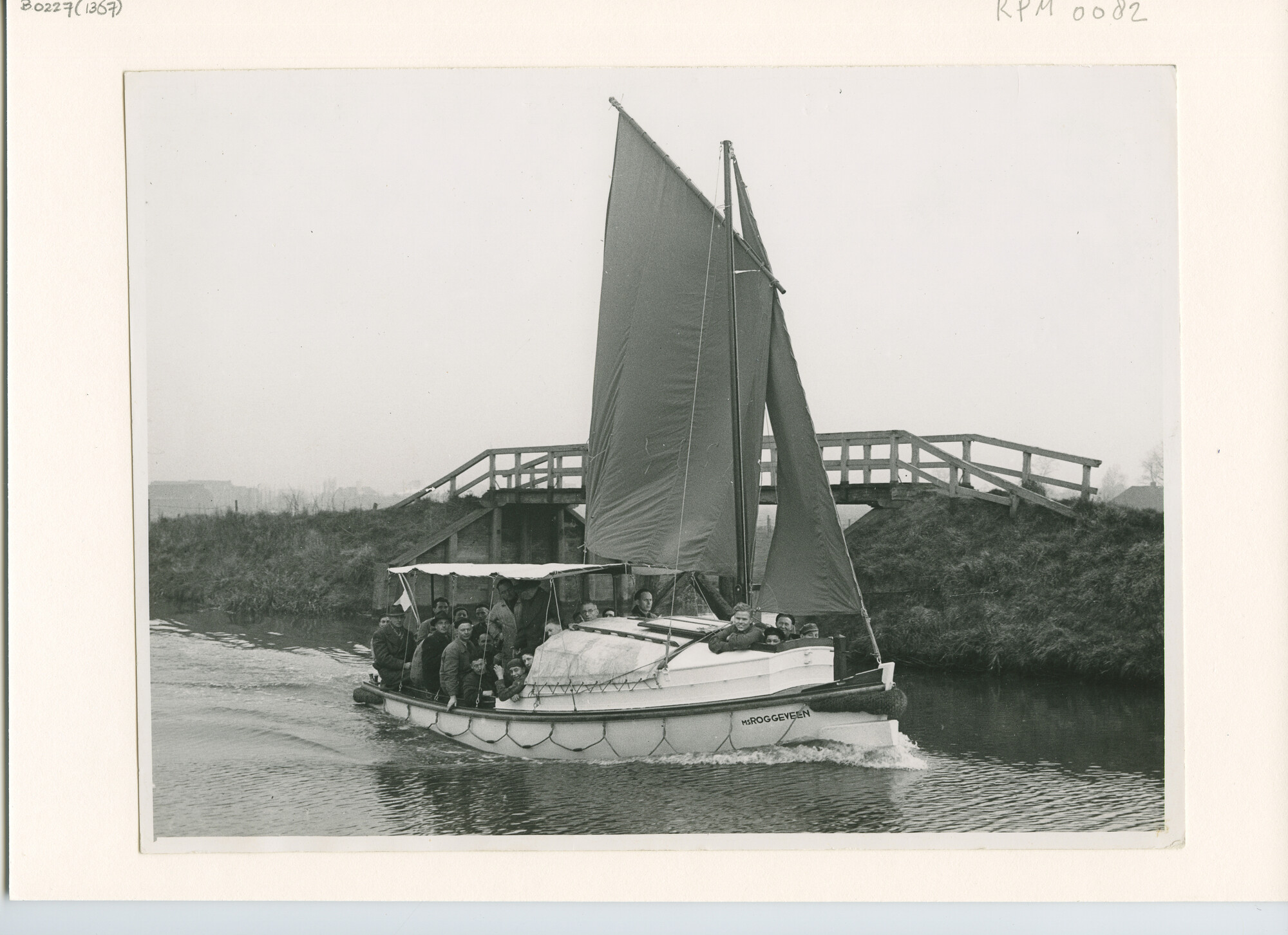 B.0227(1367)01; Foto van de proefvaart van één van de reddingboten (met zeilvermogen) van [...]; foto