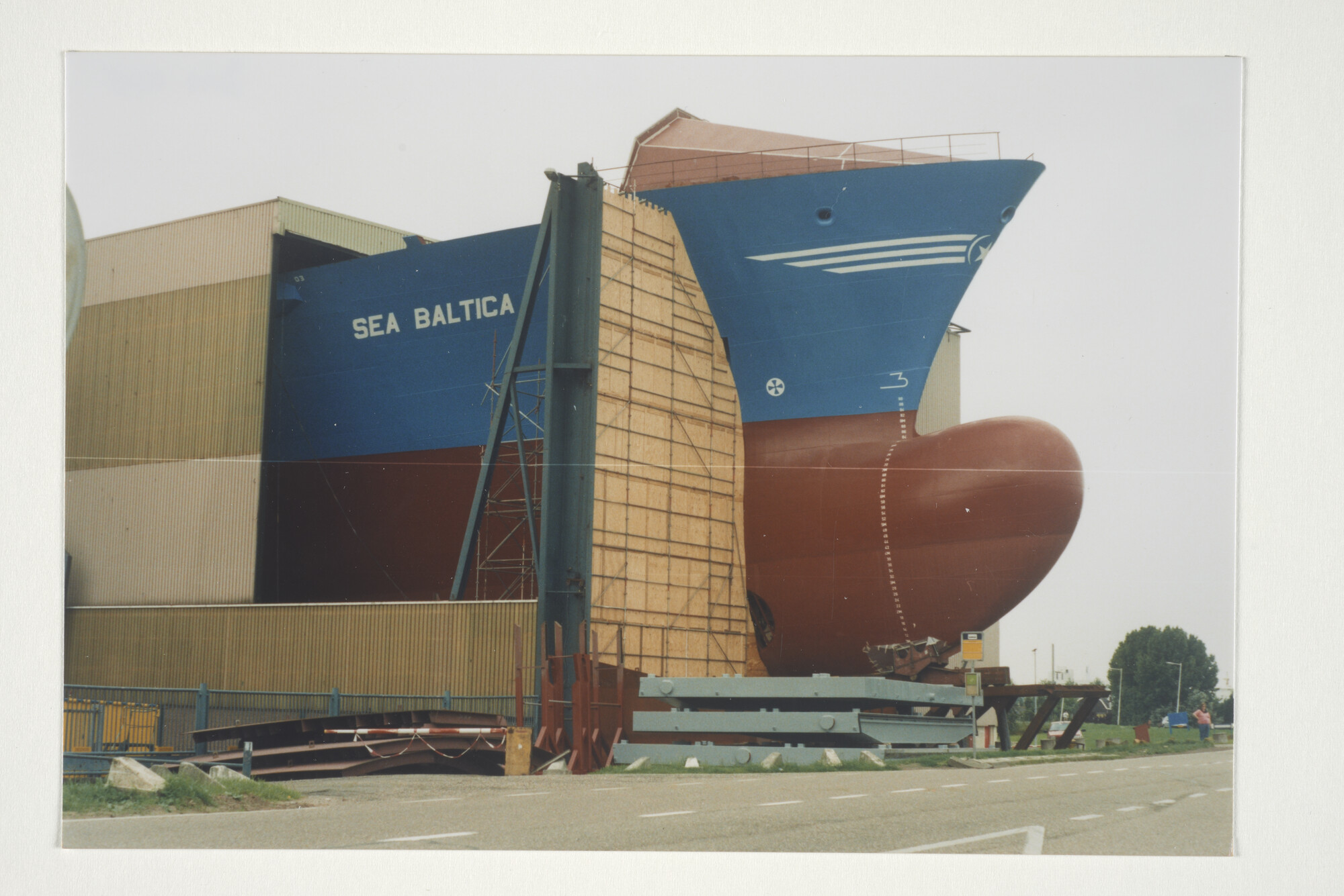2000.0945; Kleurenfoto's van de voorsteven van het nieuwe vrachtschip ms. 'Sea Baltica' (aanvankelijk 'Antilope') van Rederij Madora VI (Poseidon); fotoreportage